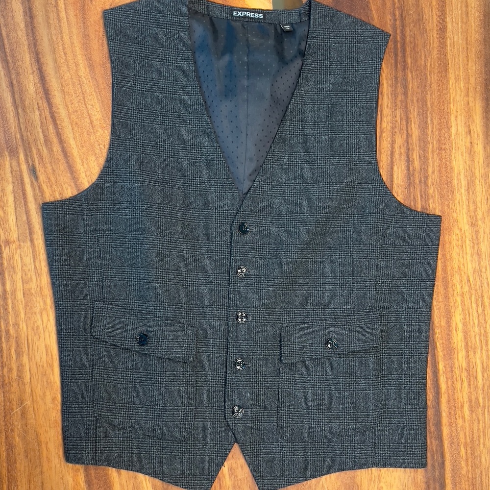 Express Vest - Picture 2 of 4